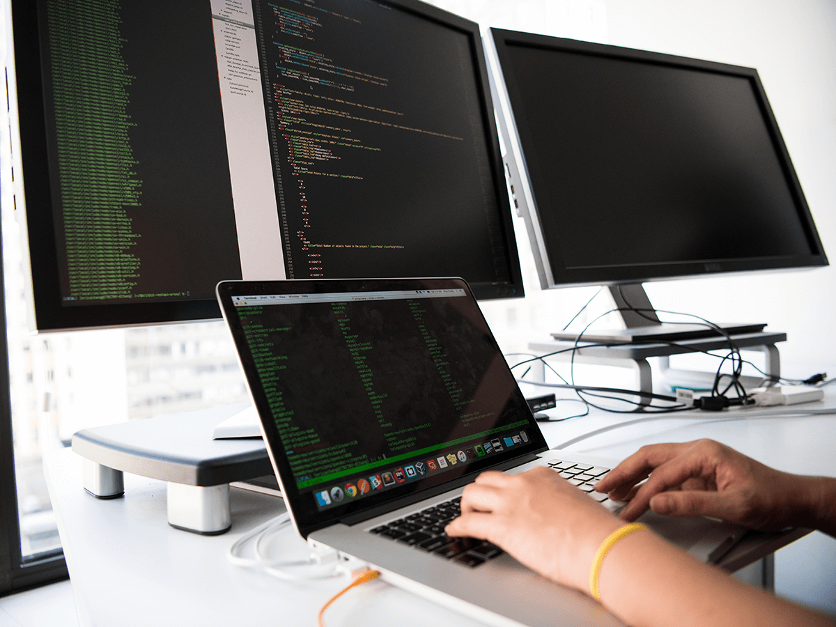 developing software program using three monitors 