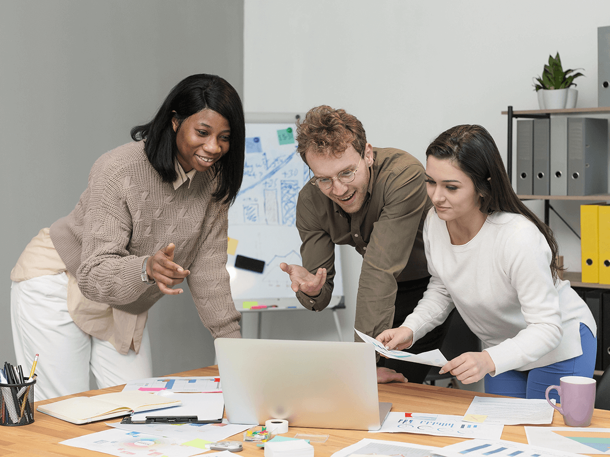 Implementing data analytics in decision making in business