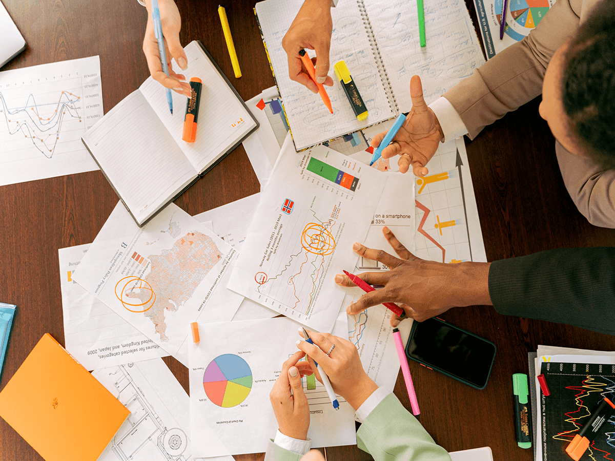 Valuable insights of data professionals in business intelligence vs business analytics 