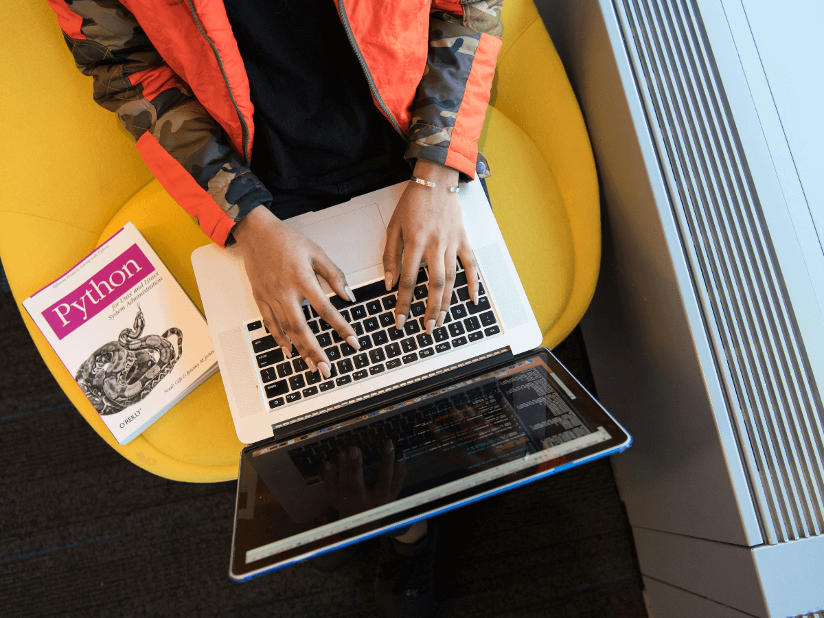Data engineer, uses tools like Python to discover data science. 