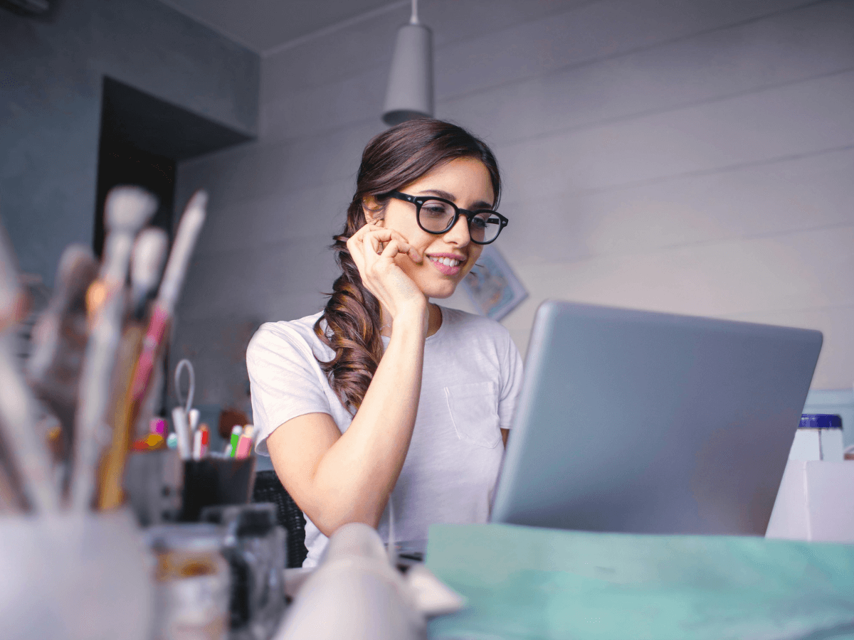 Marketing manager finding clients and initiating how to start a digital marketing side hustle.