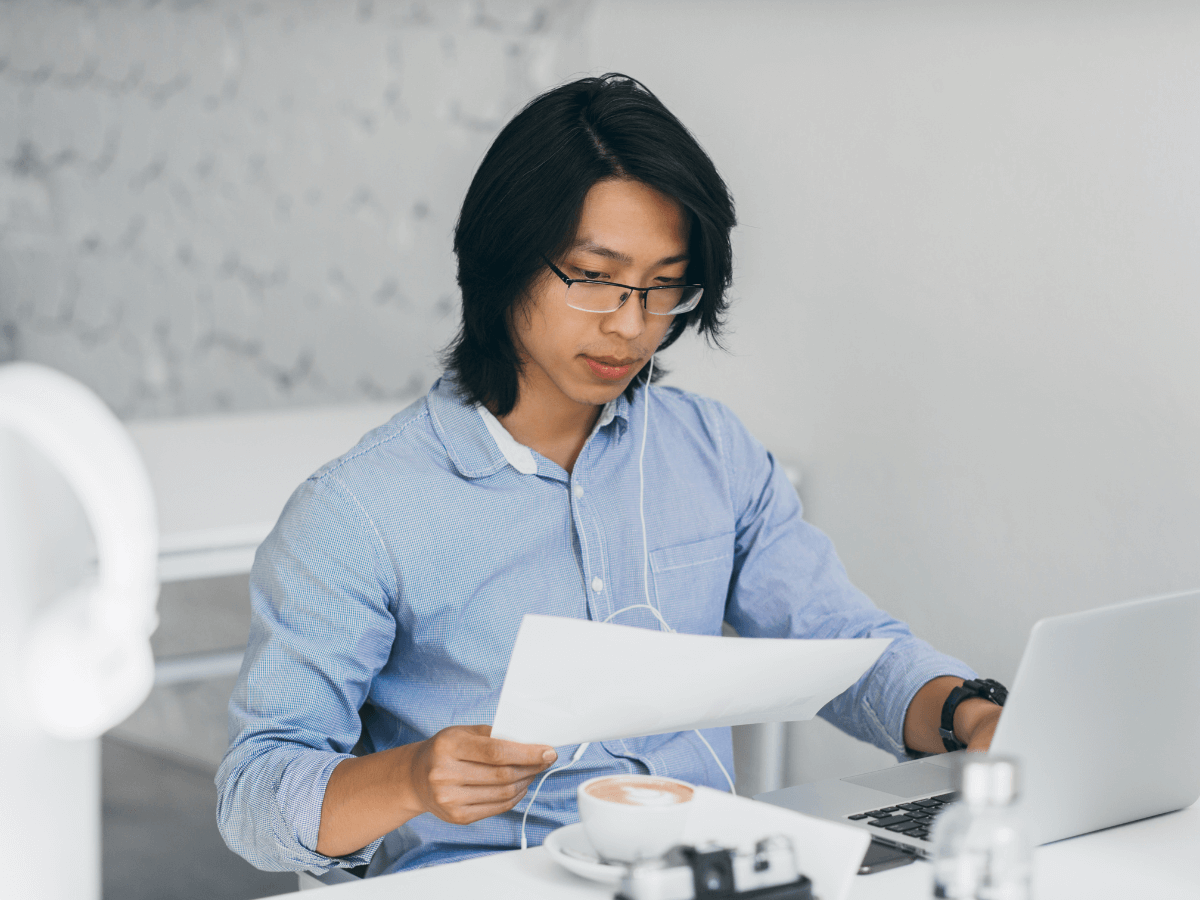 IT expert harnessing data for front-end development.